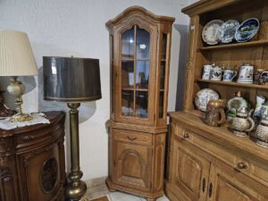 Ъглова витрина