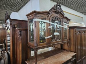 Антикварен бюфет стил Луи 15