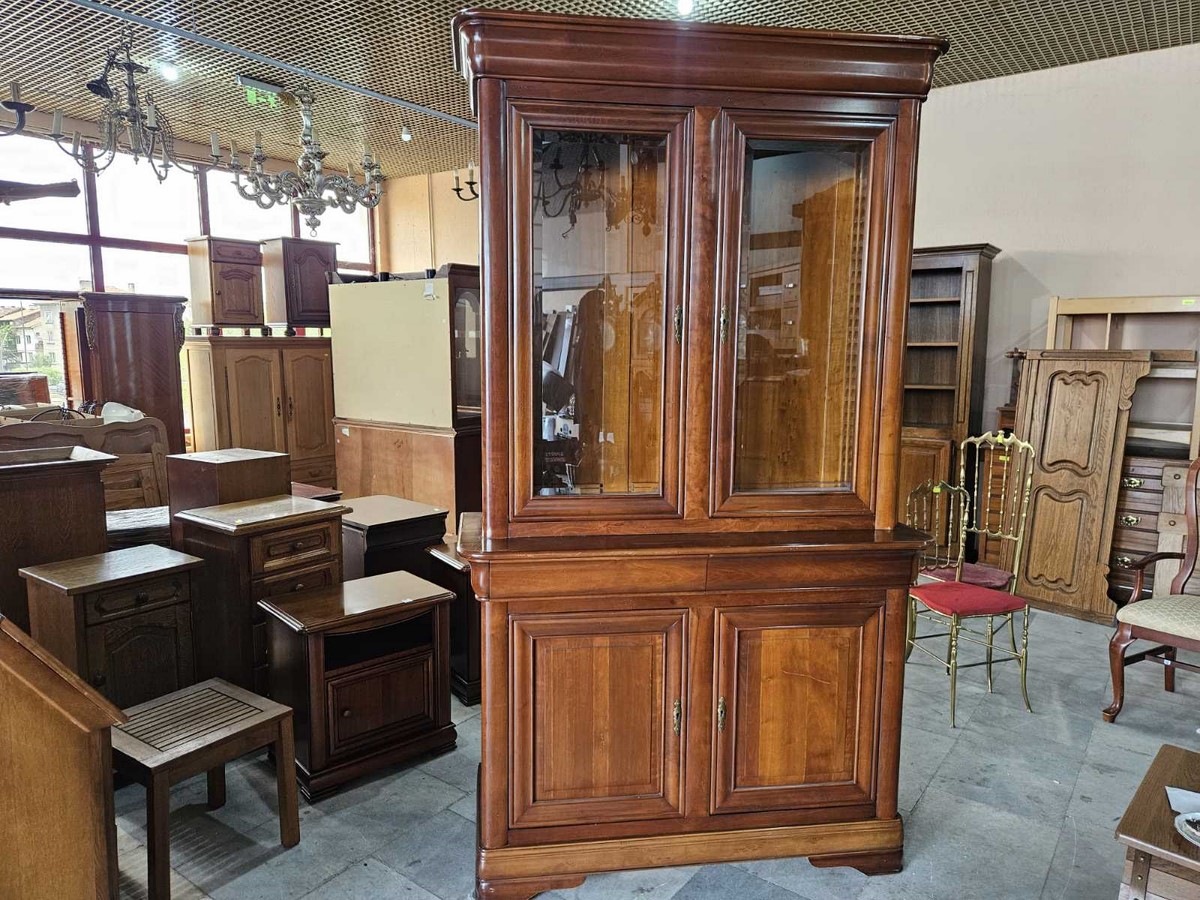 Луксозна класическа витрина