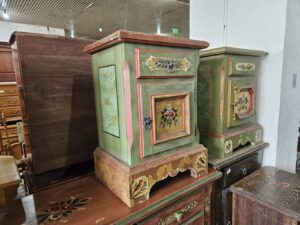 Ръчно рисувани шкафчета 2 броя