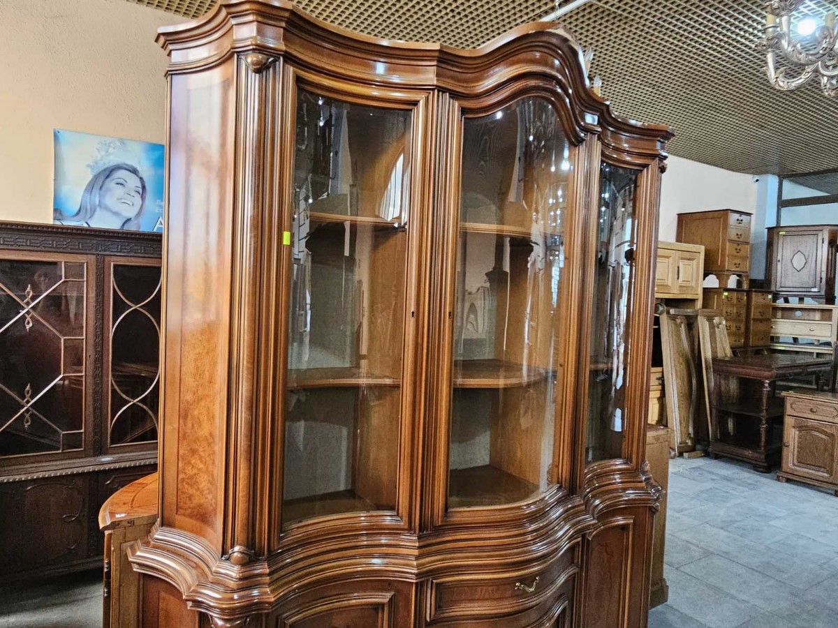 Луксозна витрина с интарзия - Image 2
