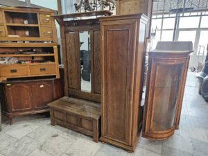Висок шкаф за обувки
