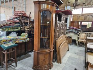 Луксозна ъглова витрина с интарзия